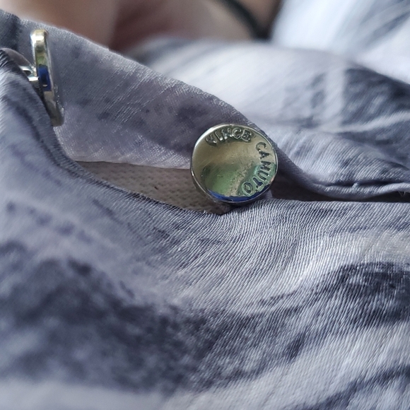 VINCE CAMUTO- SLINKY BLOUSE - Picture 4 of 6